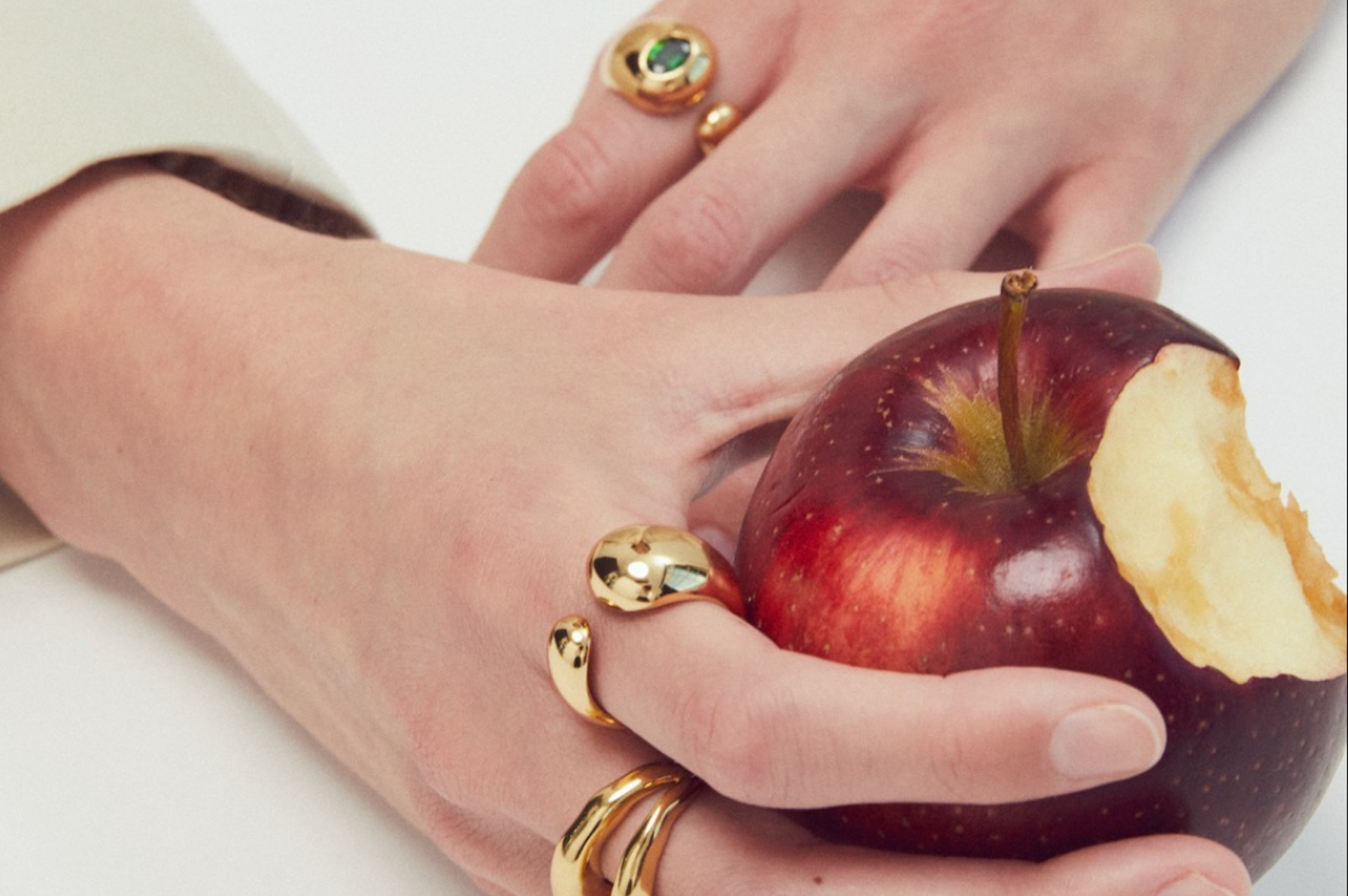 ezra ring reliquia jewellery with apple