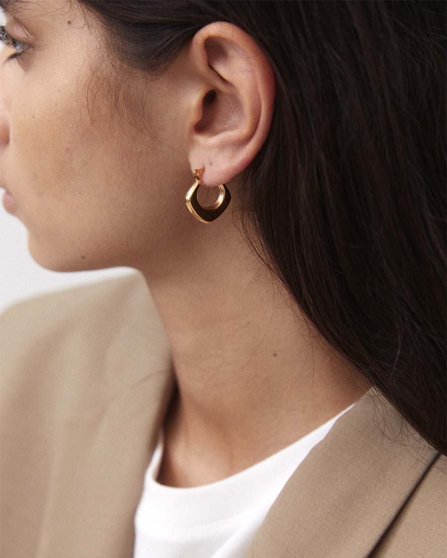 Arrow Earrings in Gold