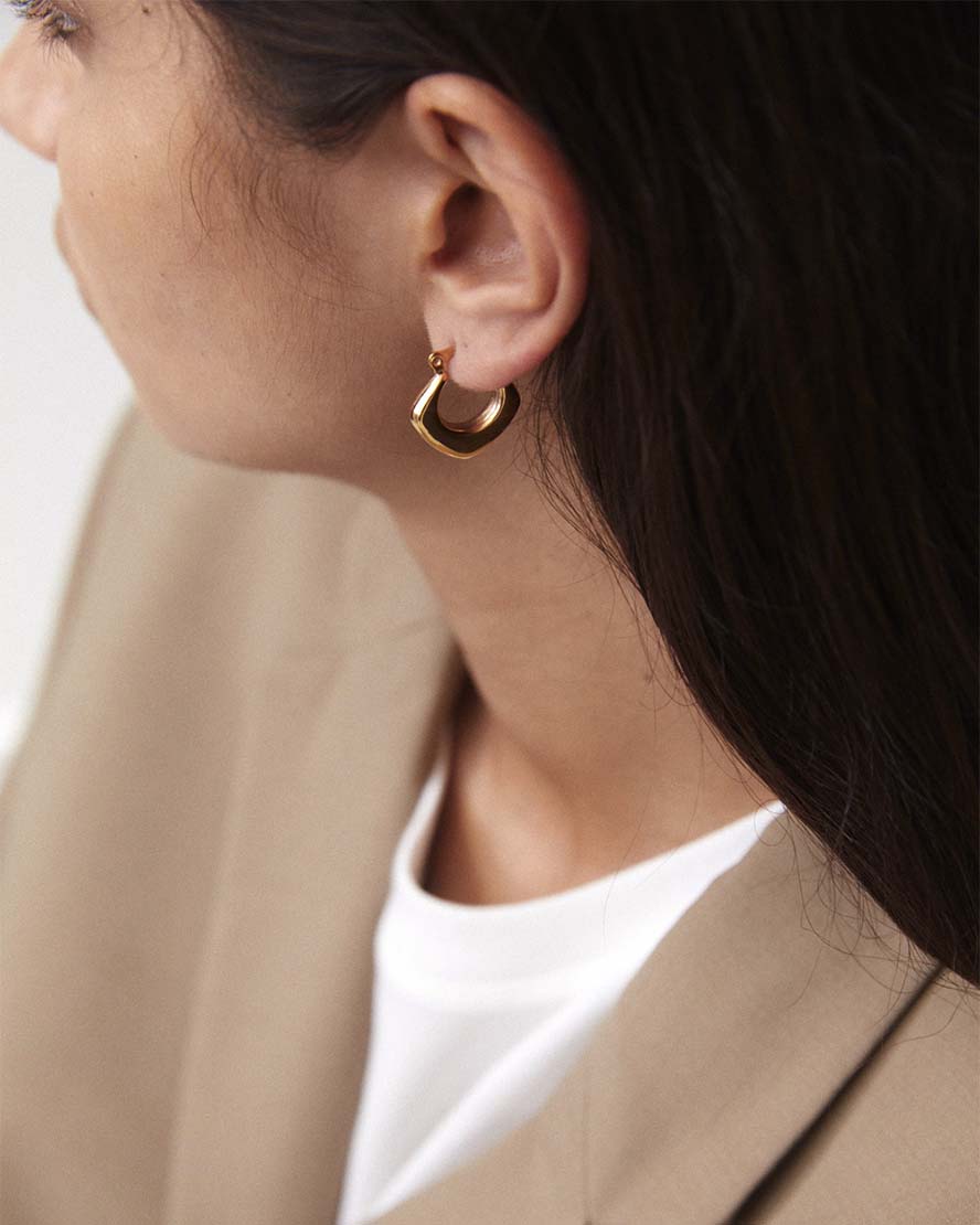 Arrow Earrings in Gold