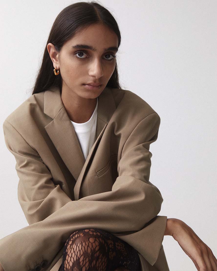 Arrow Earrings in Gold