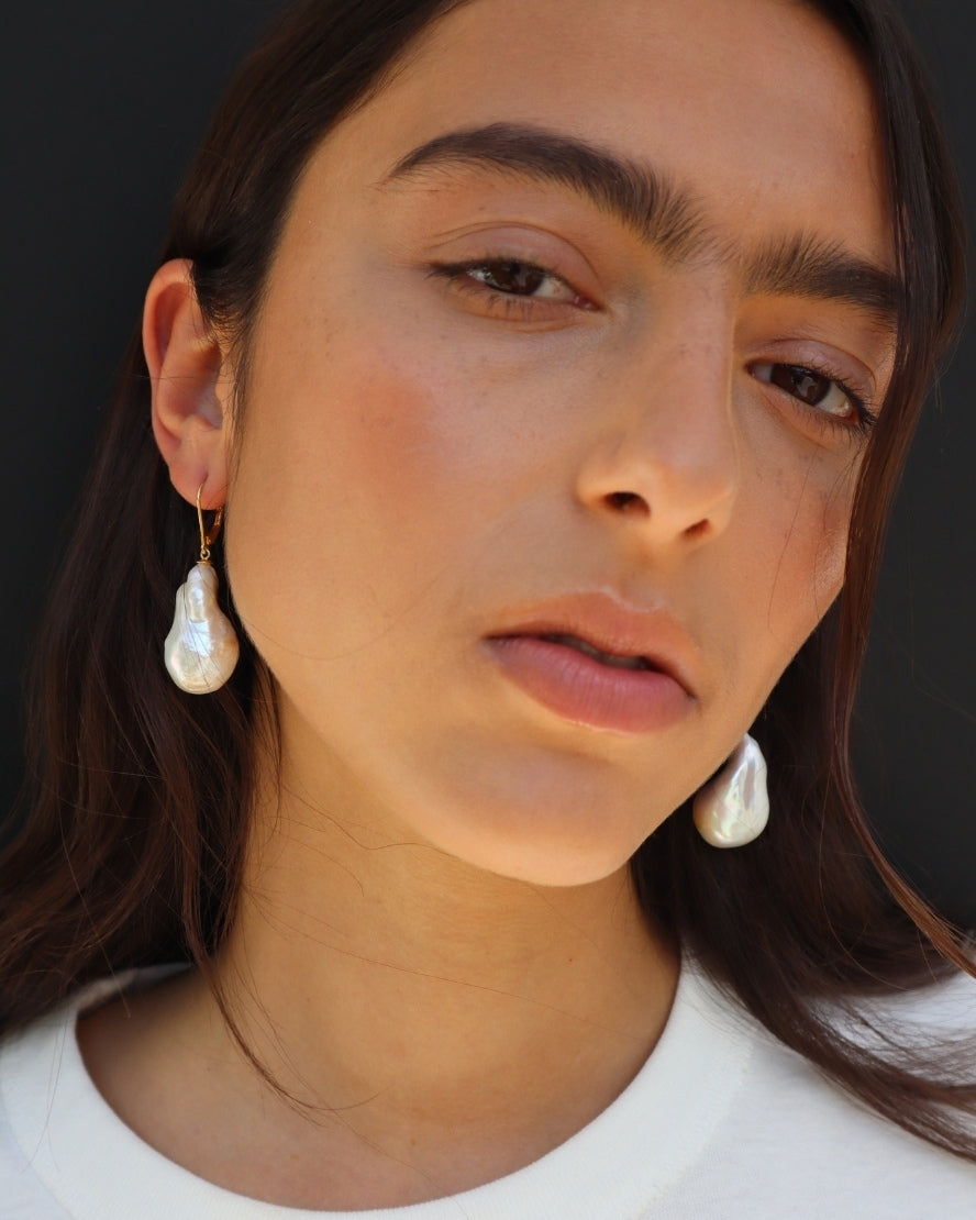 Cocoon Pearl Earrings Gold