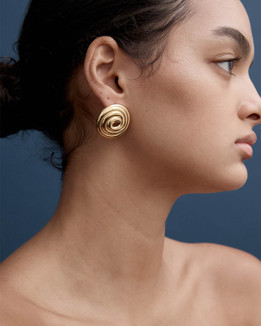 Scarlet Earrings in Gold