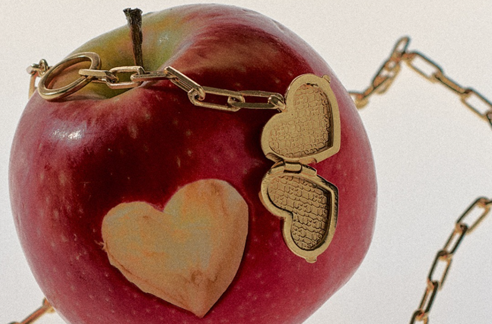 akira necklace lauren bamford reliquia jewellery gold heart