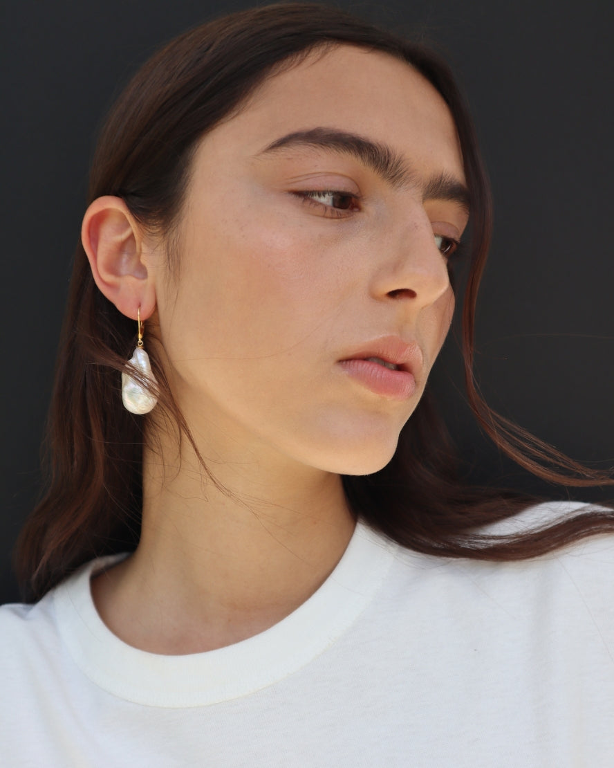 Cocoon Pearl Earrings Gold