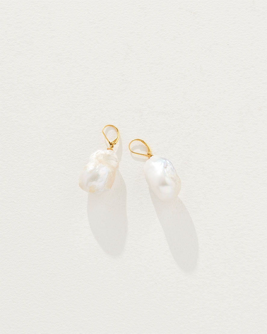 Cocoon Pearl Earrings Gold
