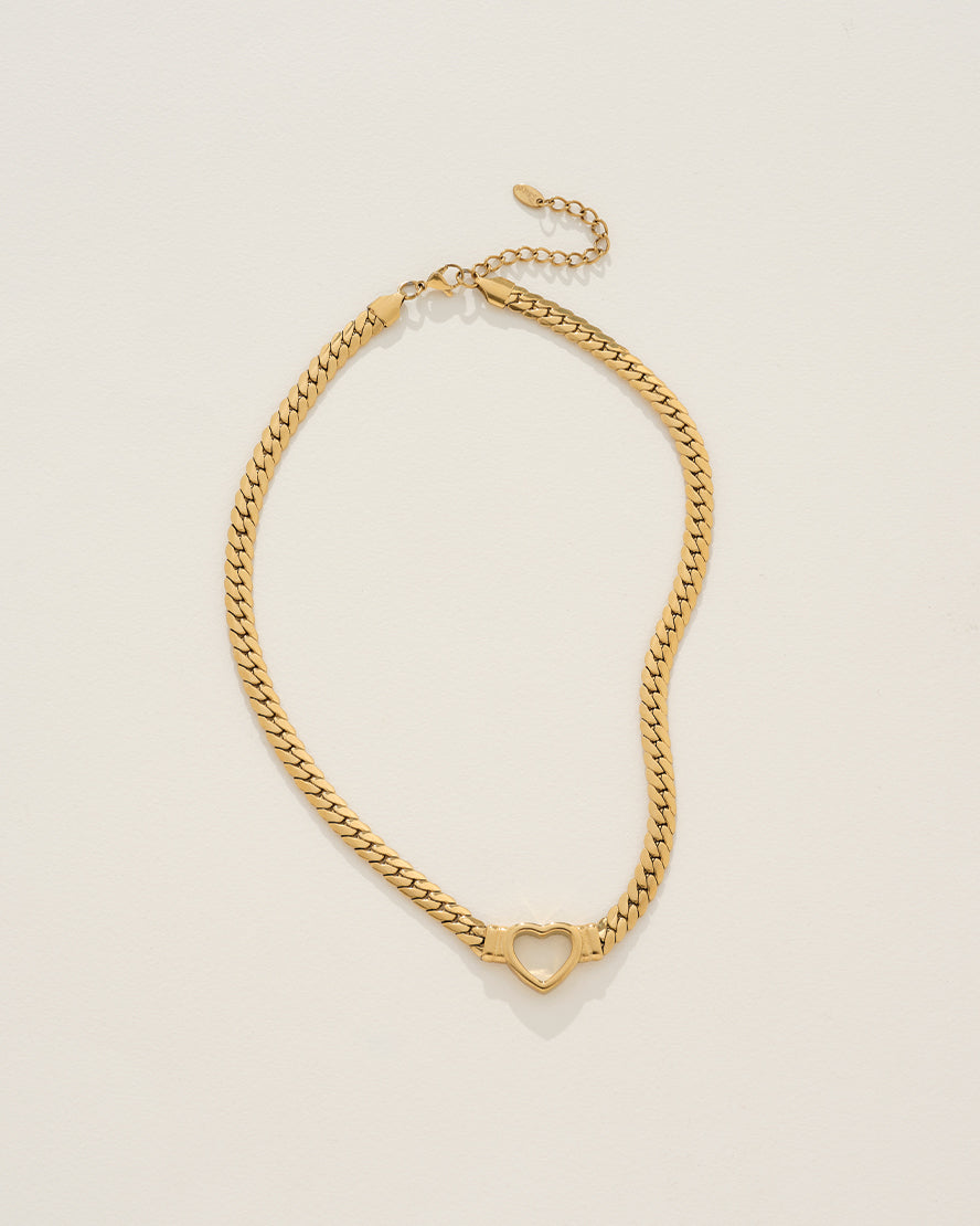 opal-necklace-in-gold